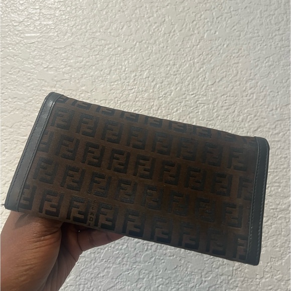 Authentic vintage Fendi continental wallet available! - Picture 4 of 13
